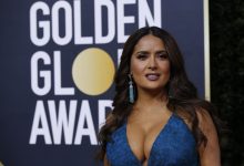 Photo of Fotografija od milijun lajkova! Salma Hayek u šestom desetljeću skinula se u badić i oduševila pratitelje