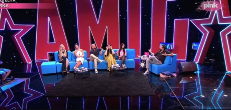 Photo of Pjevačica priznala da voli dobivati batine: Šokirala izjavom u emisiji uživo!