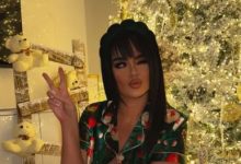 Photo of Žena od sultana polugola pored nakićenog bora: Pljušte komentari (FOTO)